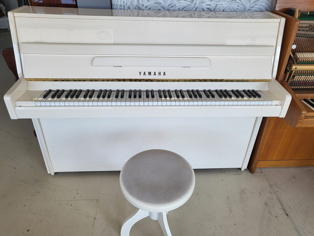 schumacher-piano-service-krommenie-yamaha-m108n-occasion